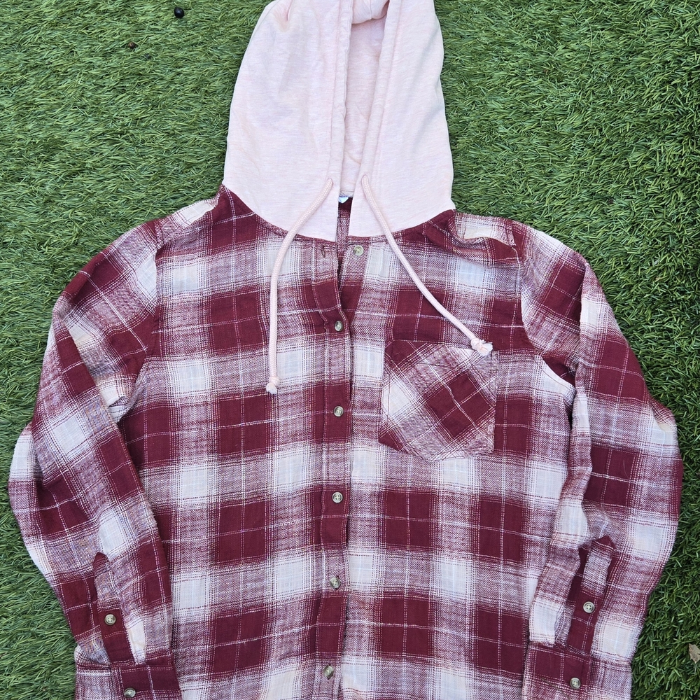 Time and Tru Women's Button Down Shirt - Red and Cream